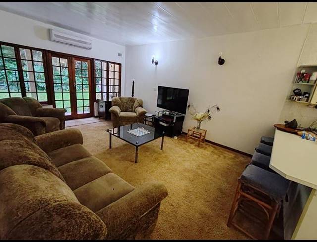 2 BEDROOM PROPERTY TO RENT IN RENNIES BEACH